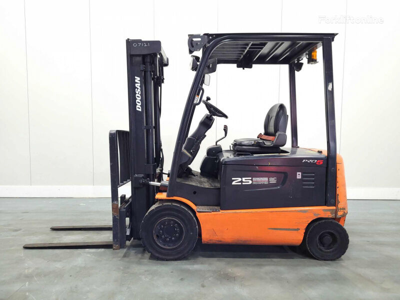 Doosan B25X-5 electric forklift