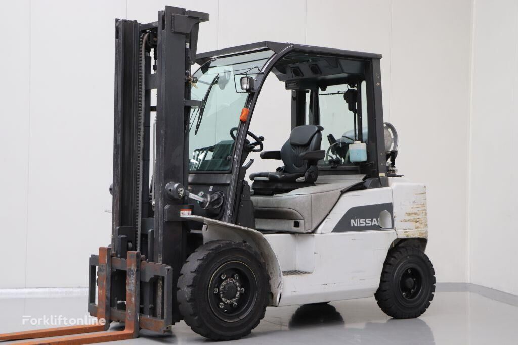 Nissan J1F4A35LY gas forklift